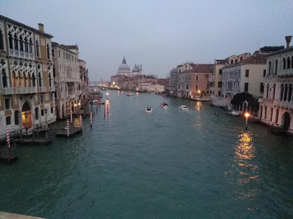 Raggio Di Sole Dietro Piazza San Marco Venetië Buitenkant foto