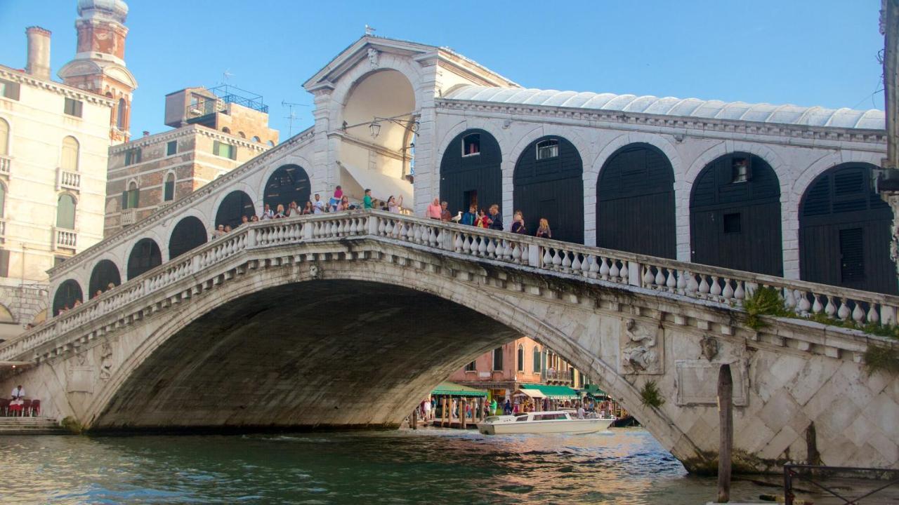 Raggio Di Sole Dietro Piazza San Marco Venetië Buitenkant foto